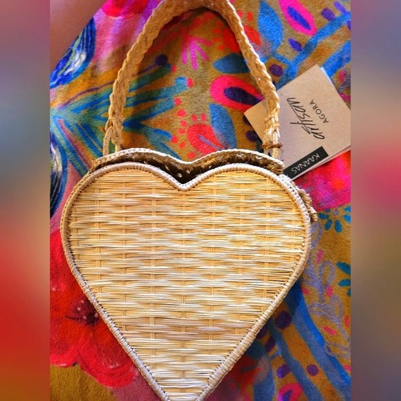 Kaanas One Of A Kind Soledad Heart-Shaped Woven Clutch, Irica Palm, Artisan, NWT - Picture 6 of 12